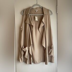 *NWT* Woman’s Beautiful Tan‎ Casual Vest
Size Medium